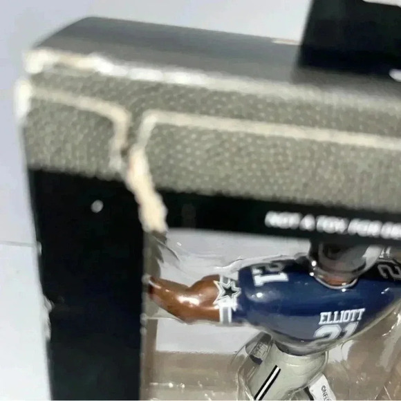 Hallmark 2022 Ezekiel Elliott Dallas Cowboys ornament *box damage Christmas - Picture 4 of 4